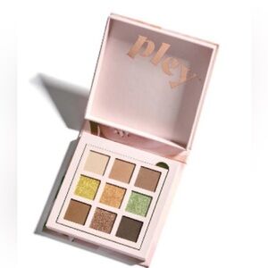 NIB Nudie Palette - Revolve Pley beauty